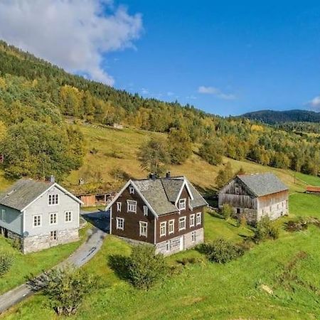 Heggjabygda Gjestegard - Historisk Tommerhus I Landlige Omgivelser Nordfjordeid Buitenkant foto